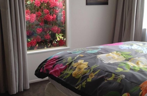 Invercargill Cottage | Cottage by the Tower. Quality Modern accommodation