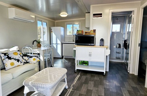 Waranga Shores Cabin | Cottage by the Lake - Pet friendly