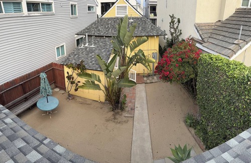 West Newport Cottage | Cottage by the Beach