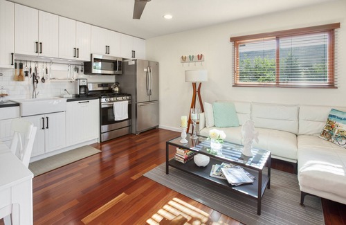 Solana Beach House | Cottage by the beach, restaurants and shopping