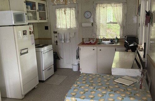 Utterson Cottage | Cottage by the beach, great family destination