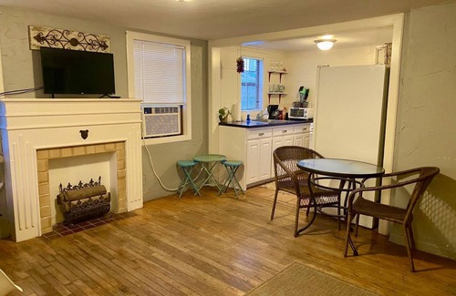 Amarillo House | Cottage by the College.