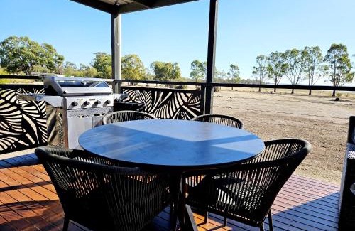 Waranga Shores House | Cottage by the Lake - Pet Friendly