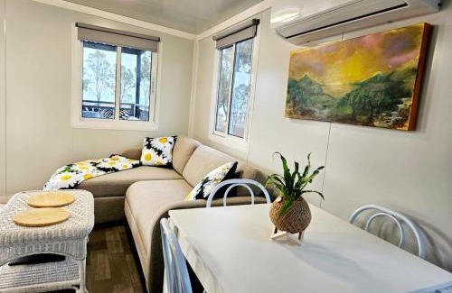 Waranga Shores House | Cottage by the Lake - Pet Friendly