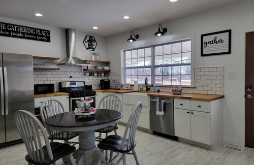 Casey Cottage | Cottage By The Park Home of The Big Things