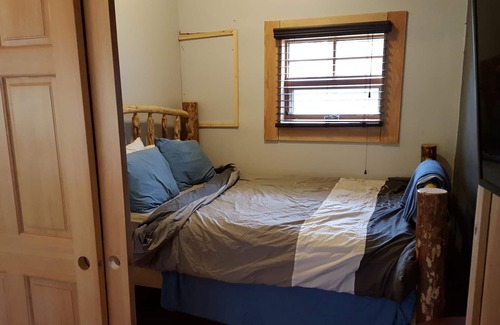 Kaslo Cottage | Cottage By the River