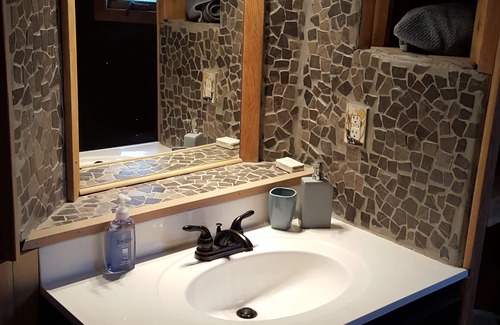 Kaslo Cottage | Cottage By the River