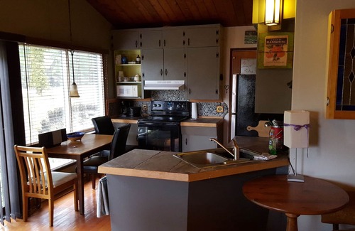 Kaslo Cottage | Cottage By the River
