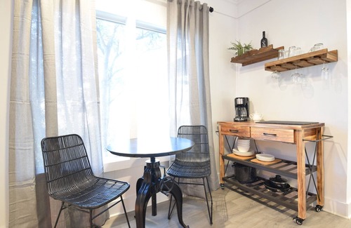 Kerrville Apartment | Cottage by the River ~ Sunset Suite