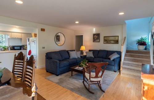 Cape Elizabeth House | Cottage by the Sea - Steps to Crescent Beach, a Quick Drive to Portland
