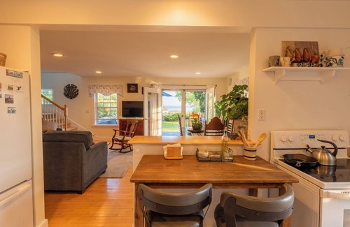 Cape Elizabeth House | Cottage by the Sea - Steps to Crescent Beach, a Quick Drive to Portland