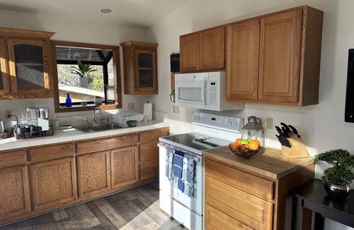 Marine Terrace House | Cottage By The Sea And Trails. Blocks from the Fiscalini Preserve.