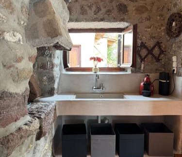 Spileo House | Cottage by the Sea in Vathy Methana
