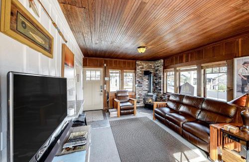 Manzanita House | Cottage by the Sea (MCA #1213)