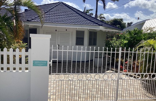 Silver Sands Villa | COTTAGE BY THE SEA - steps from Beach -chef included - THE YELLOW CANARY