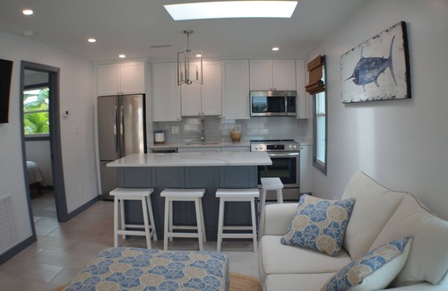 Sunny Shores Cottage | Cottage-by-the-Sea - cozy retreat just steps from the sand!