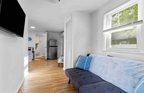 Warwick House | Cottage by the Sea