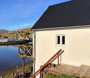 Vestmanna House | Cottage by the waterfront