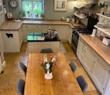 Witney Apartment | Cottage c1790, Superb central Witney, free parking