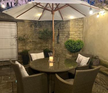 Witney Apartment | Cottage c1790, Superb central Witney, free parking