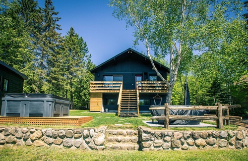 Saint Donat Cottage | Cottage, by the water, hot tub, near the village