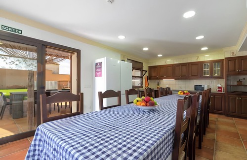 Vilamacolum Cottage | Cottage 'Can Centena' with Private Pool, Wi-Fi and Air Conditioning