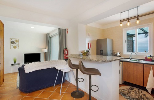 Santo Antonio Apartment | Cottage 'Capelos' with Sea View, Private Garden and Wi-Fi