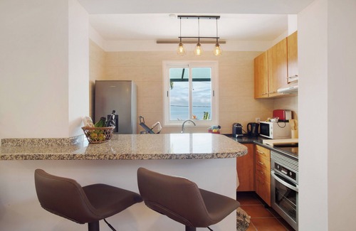 Santo Antonio Apartment | Cottage 'Capelos' with Sea View, Private Garden and Wi-Fi