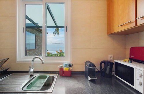 Santo Antonio Apartment | Cottage 'Capelos' with Sea View, Private Garden and Wi-Fi