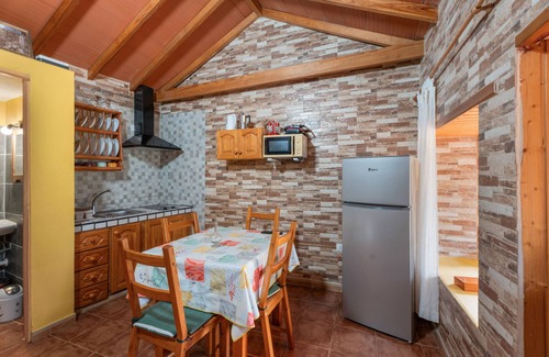 Vallehermoso Cottage | Cottage 'Casa Lucia' with Mountain View, Shared Terrace and Wi-Fi