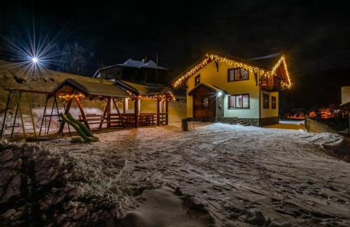 Slavske Ski Chalet | Cottage Chalet-Tiara