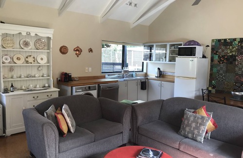 Cooks Beach Cottage | Cottage Charming, Private and Family Friendly 50m to beach!