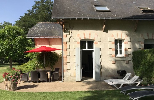 Jarze Cottage | Cottage (Chevalerie sleeps 5) in the grounds of a magnificent Chateau