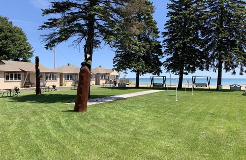 Oscoda Cottage | Cottage Cove · Lake Huron Beach Cottage No. 4
