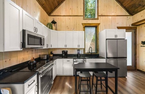 Sevierville Cabin | Cottage Cove Oasis - Lakefront with Hot Tub