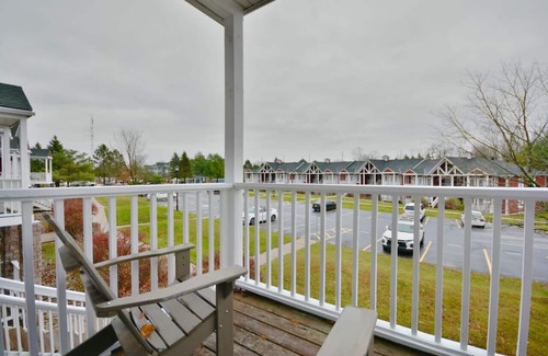 Oro-Medonte Condo | Cottage Cozy Haven king bed Suite - pullout couch.
