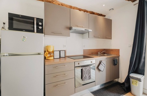 Saint-Carne House | Cottage 'Dépendance Au Charme Local' with Private Terrace, Shared Garden and Wi-Fi