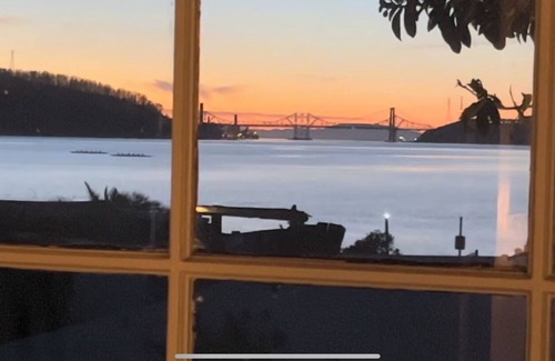 Benicia Cottage | Cottage Downtown Benicia
