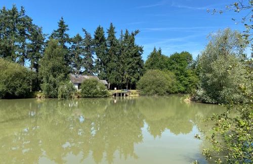 Bannegon Villa | Cottage du Diot, son lac et son île
