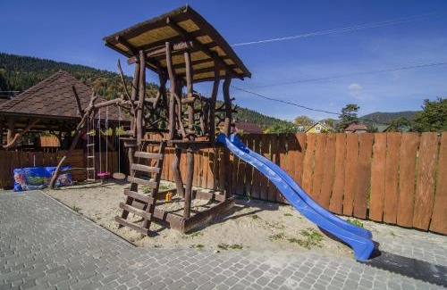 Tatariv Cabin | Cottage Duet