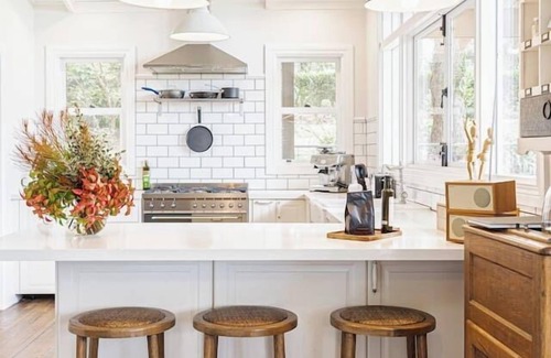 Red Hill South Cottage | Cottage Enchantment A Blooming Couples Retreat