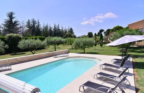 Apt Cottage | Cottage facing the luberon with swimming pool