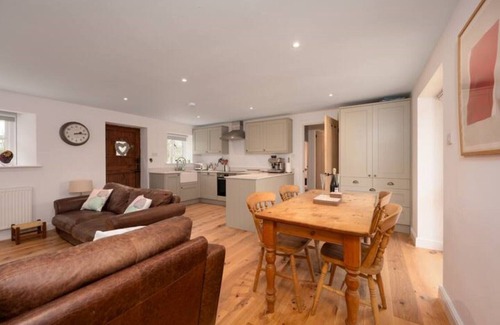 Coalpit Heath House | Cottage Farm Barn