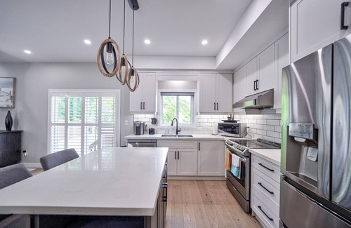 Fort Erie Cottage | Cottage featuring Lake view balcony, private elevator and 3 en-suites!