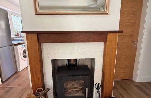 West Laroch Cottage | Cottage for 8 - ideally located between Glencoe and Fort William close to shore.