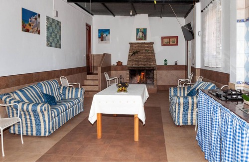 Lepe House | Cottage for large groups of people.