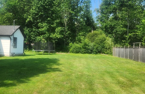 Fort Erie Cottage | Cottage for rent! Nature's Paradise with park like setting, no rear neighbour's!