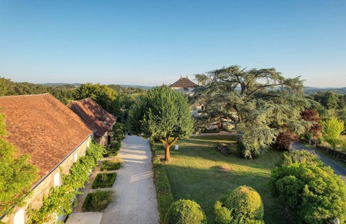 Saint-Bazile-de-Meyssac House | Cottage in the park of an 18th-century Manor. Magnificent view of the vineyards.