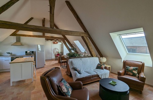 Saint-Firmin-sur-Loire Cottage | Cottage in forest with garden, terrace and parking near Loire