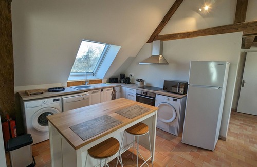 Saint-Firmin-sur-Loire Cottage | Cottage in forest with garden, terrace and parking near Loire